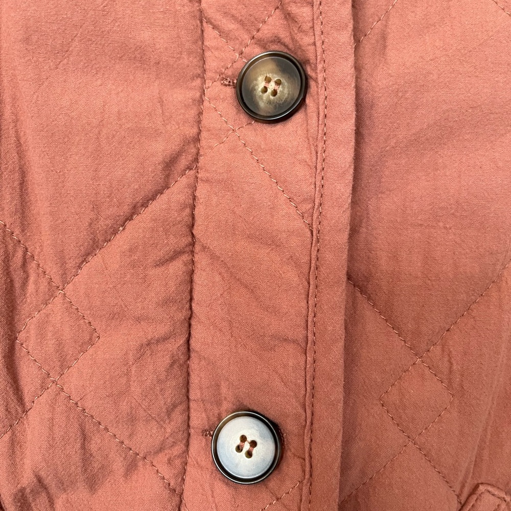 WISHLIST quilted puffy cropped jacket. 100%
Cotton fully lined Size M/L ADORABLE - Picture 2 of 10